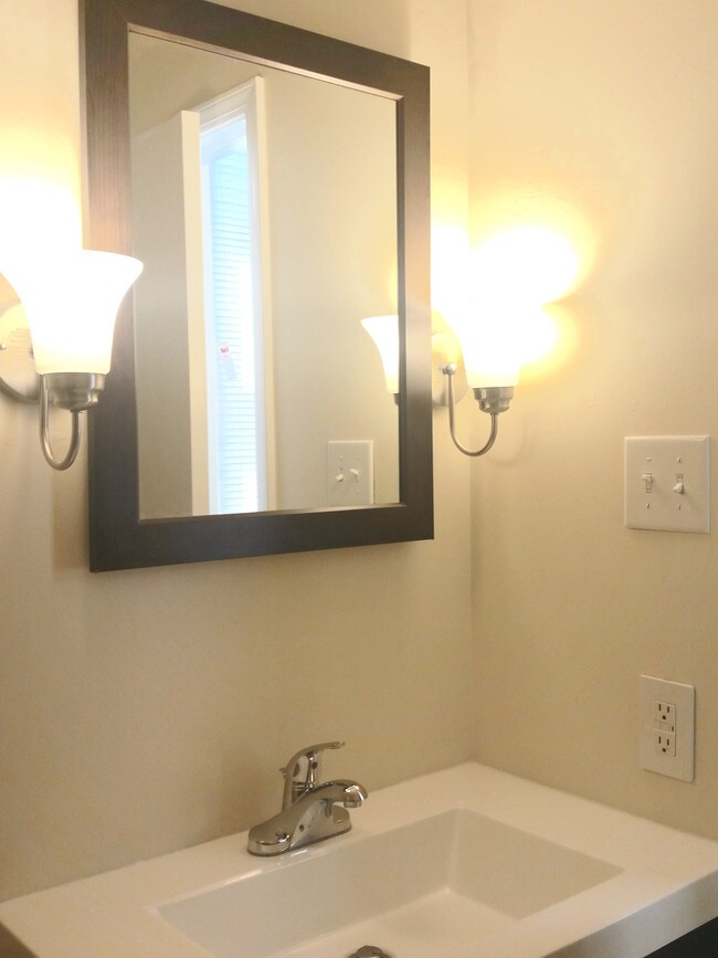 Bathroom Lighting Fixtures Louisville Ky the belknap apartments rentals - louisville, ky | apartments Bathroom Lighting Fixtures Louisville Ky the belknap apartments rentals - louisville, ky | apartments