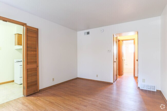 1HAB, 2BA - 520SF - 5006-08 California St