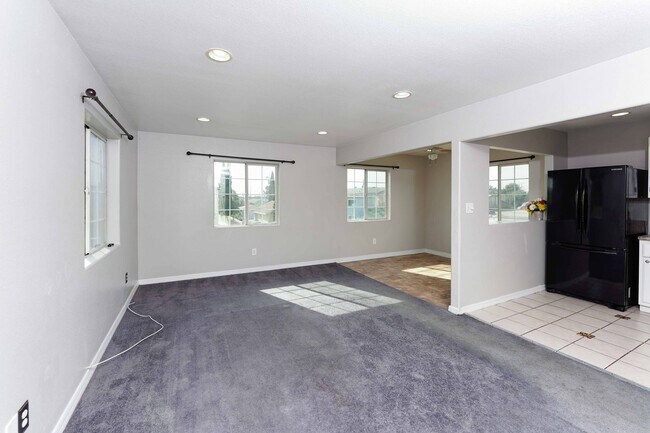 Building Photo - 127557th-L