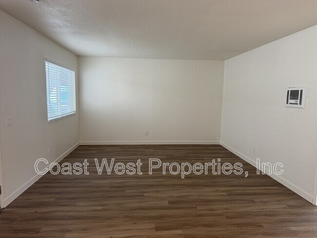 Building Photo - 3840 Carlsbad Blvd