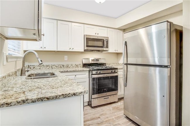 Building Photo - 3719 N Camp Creek Pkwy SW
