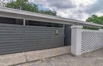 Building Photo - 1200 Mariposa Dr