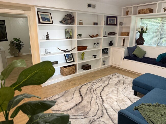 Foto del edificio - 1303 Highcrest Dr