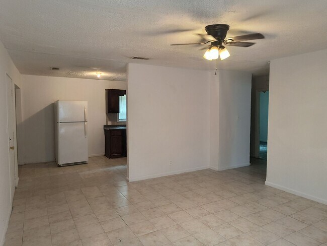 Building Photo - 1107 S Cypress Unit 1 &amp; 2