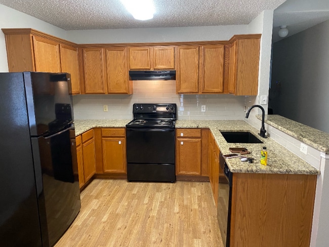 Building Photo - 501 Summer Tree Ct