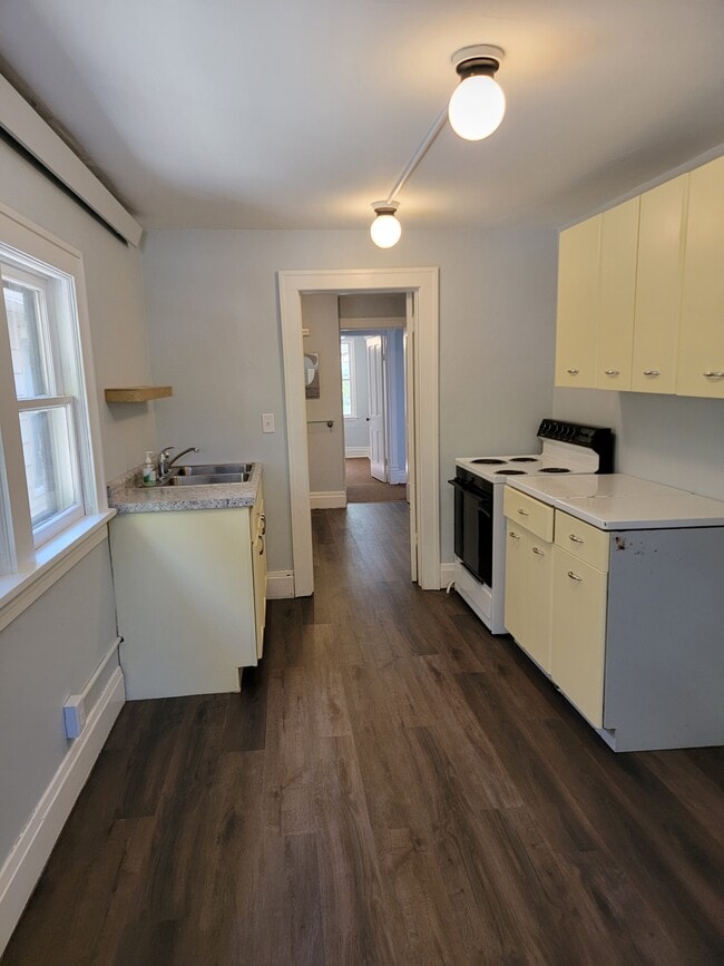 Kitchen - 117 2nd St N