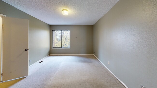 Building Photo - 449 S Wright St