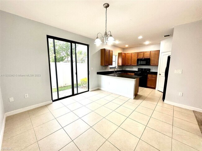 Building Photo - 3 br, 2.5 bath House - 408 NE 194th Ter