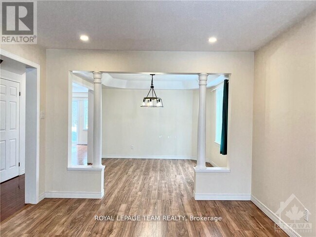 Building Photo - 9 Dewberry Crescent