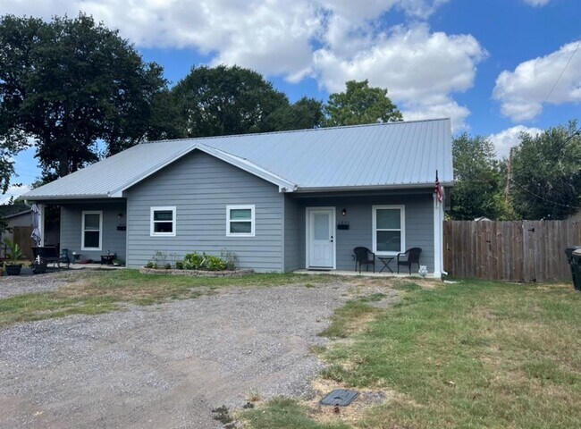 Building Photo - 1843 Caroline Ln