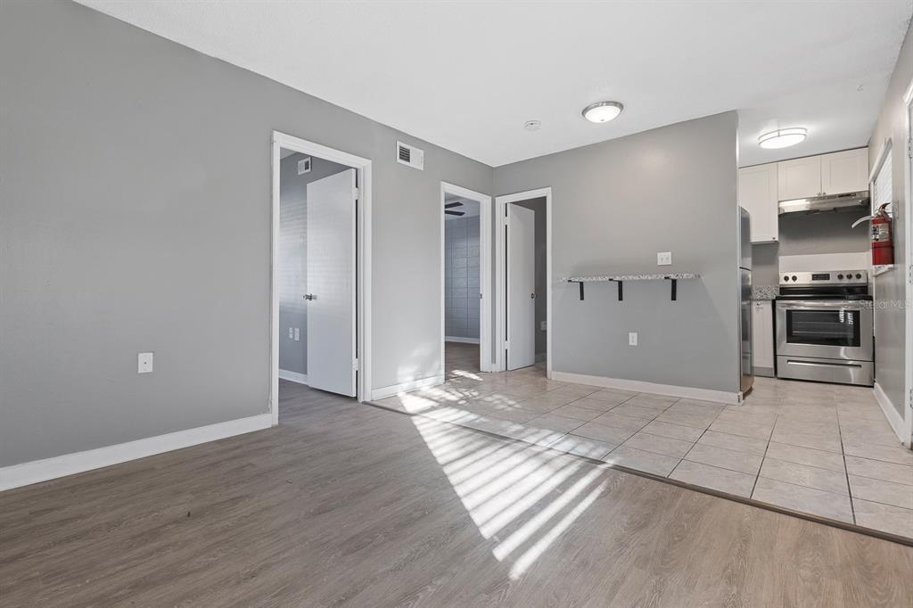 Foto principal - 3760 Trovati St