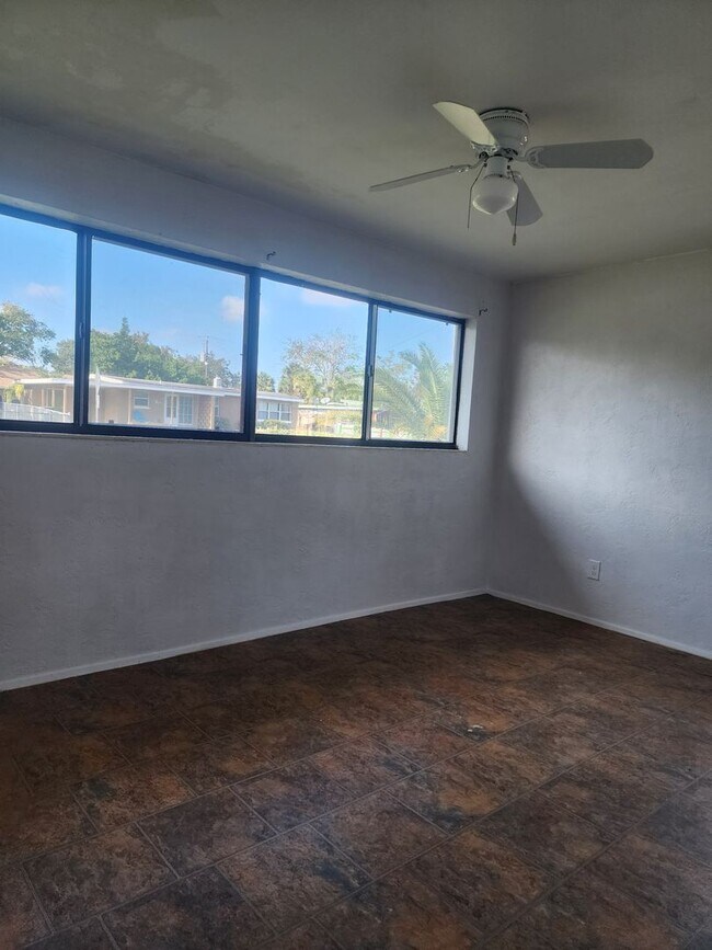 Foto del edificio - 2 Bedroom 1 Bath Single Family Home, Fenced in Yard