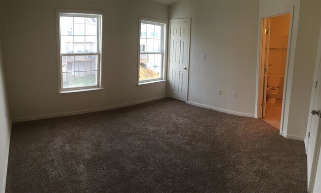 Building Photo - 65 Brentwood St
