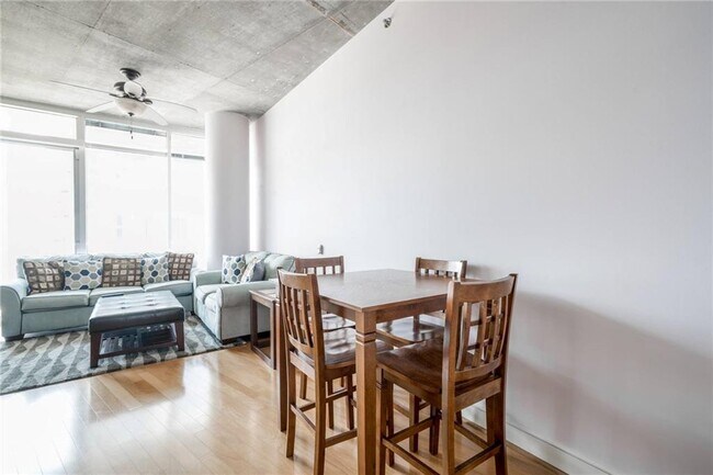 Foto del edificio - 950 W Peachtree St NW