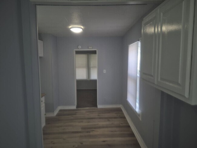 Foto del edificio - Updated Quaint Single Family Home Availabl...