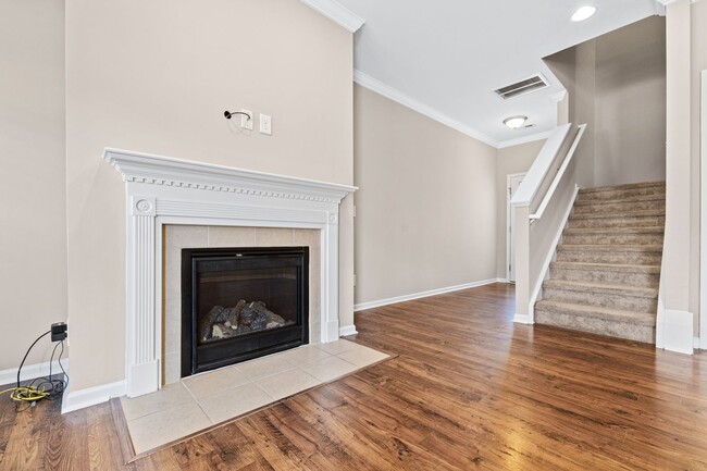 Foto del edificio - End-Unit 3-Bedroom Gem in Morrisville!