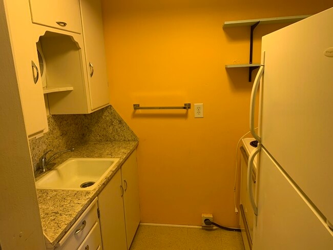 Building Photo - 1210 Foyer Ave