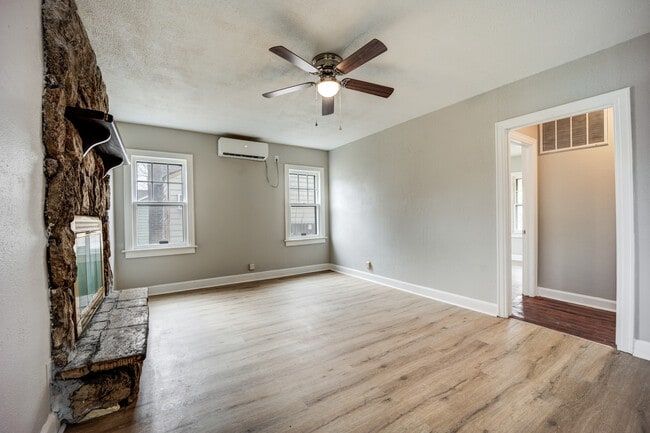 Building Photo - 1301 N 41st St