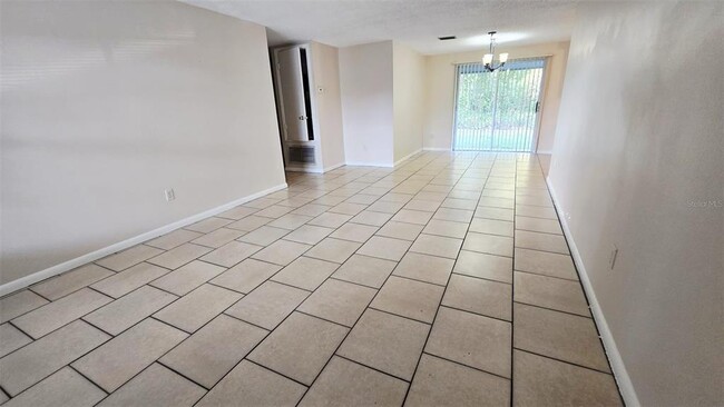 Building Photo - 2906 Cedaridge Dr