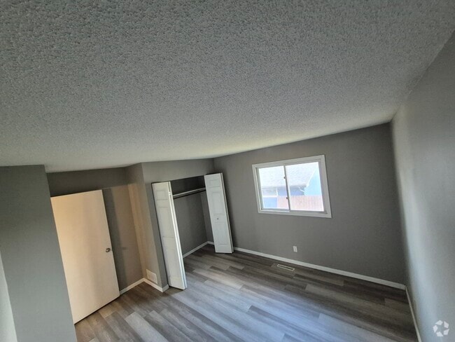 Building Photo - 2268 13th Ave E