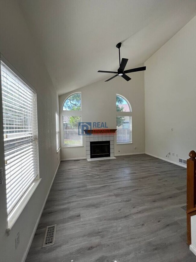 Foto del edificio - 12996 S Carson Ct