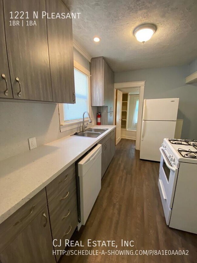 Foto del edificio - 1221 N Pleasant St