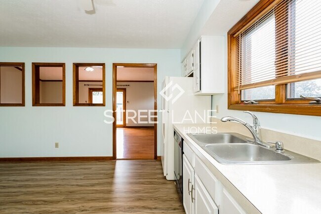 Foto del edificio - NOW OFFERING FIRST FULL MONTH FREE!!