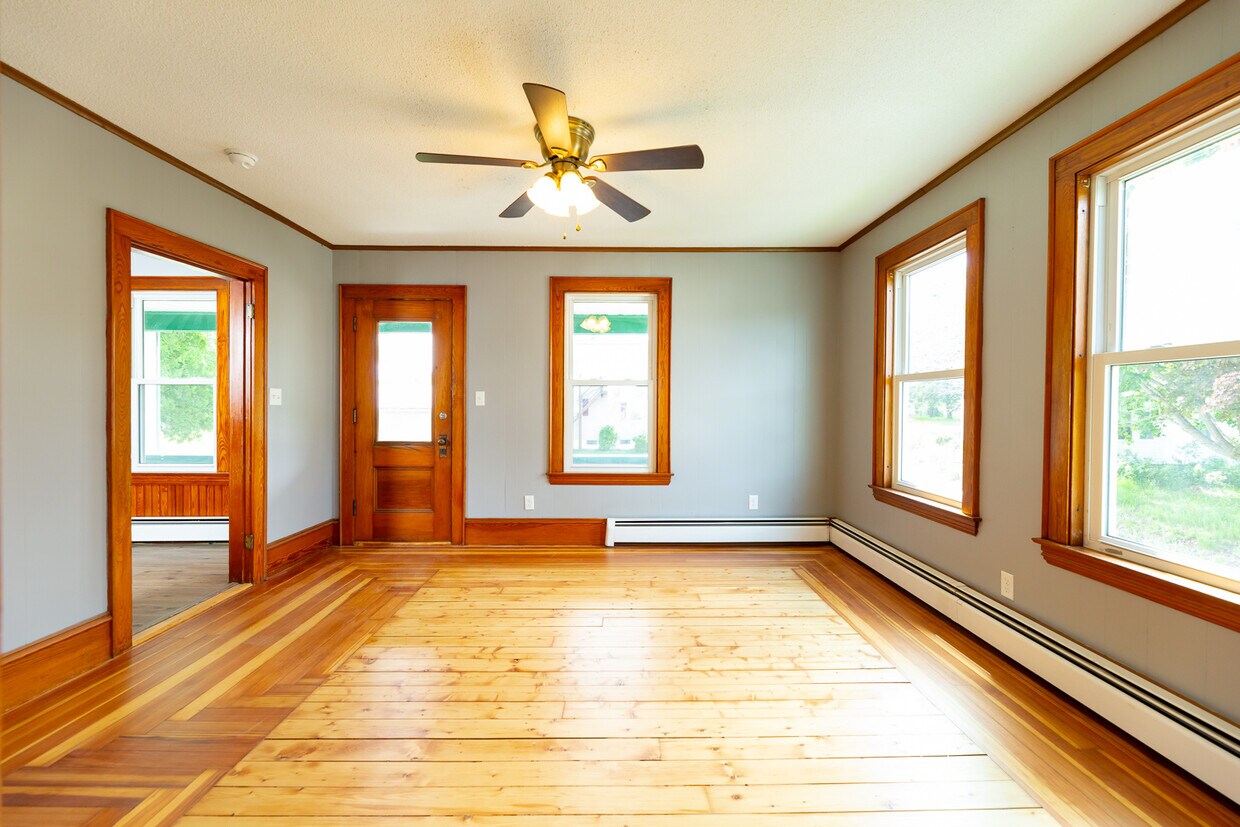 23 Lafayette St Unit 2, Biddeford, ME 04005 23 Lafayette St Biddeford