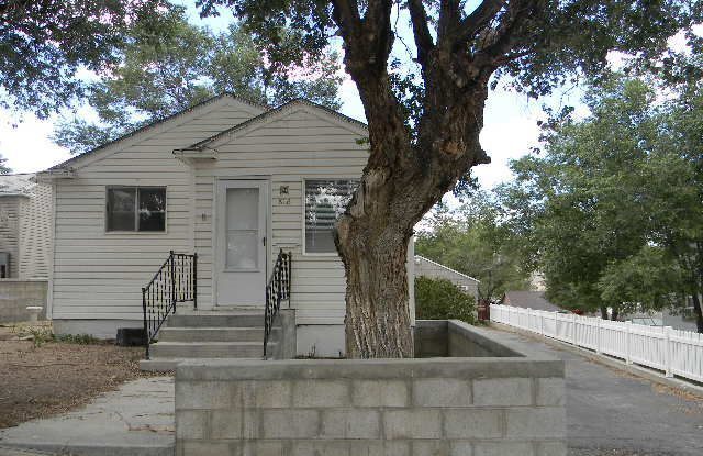 Foto del edificio - Available Now! Call the office to schedule...