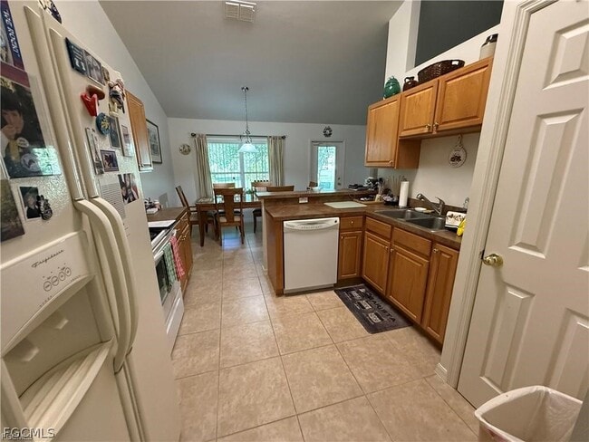 Building Photo - 235 David Ave