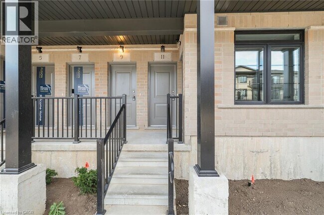 Building Photo - 11 Lomond Ln