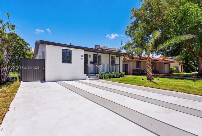 Foto del edificio - 1861 SW 22nd Terrace