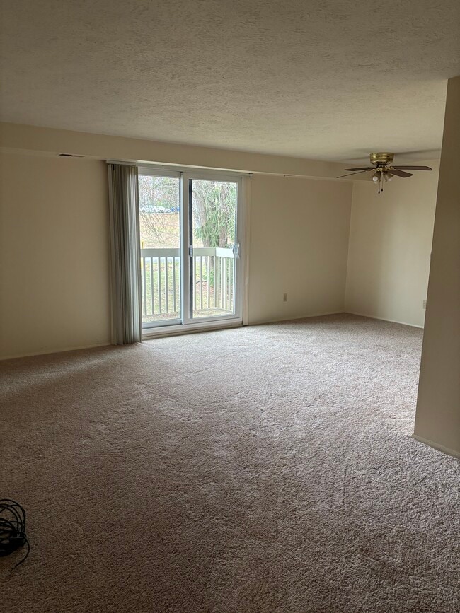 Building Photo - 27619 Evergreen Run