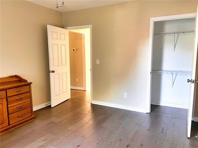 Foto del edificio - 119 Hogan Rd