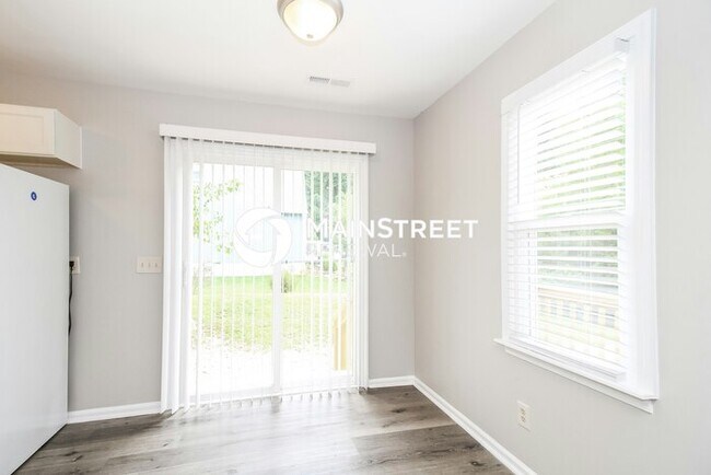 Foto del edificio - 3 Bedroom Pet-Friendly Home in Winston-Sal...