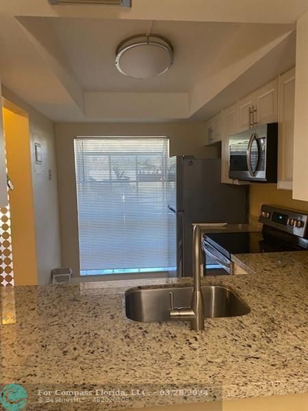 Foto del edificio - 2379 SW 15th St