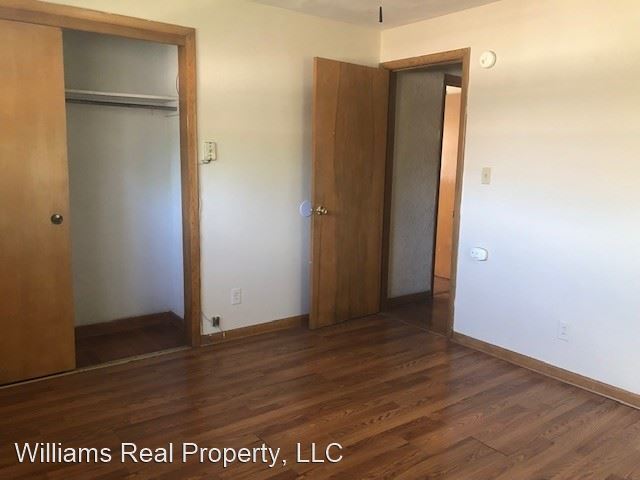 Foto del edificio - 3 br, 1.5 bath House - 102 W. 16th St.
