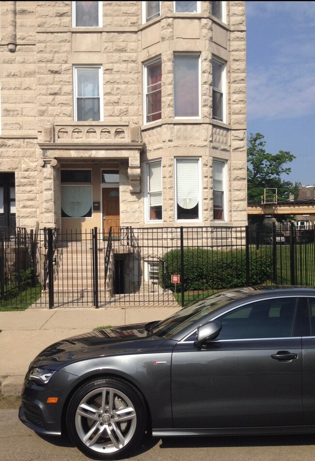 Building Photo - 4218-2 S Calumet Ave