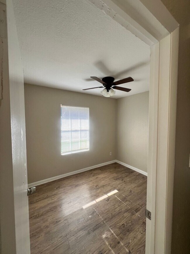 Foto del edificio - Lovely 3 Bedroom / 1 Bath  Rental Home In Orange City Now Available