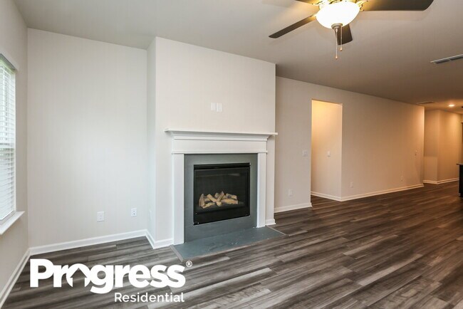 Building Photo - 5916 Hackberry Ln