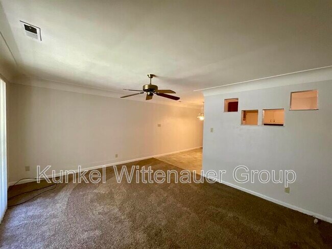 Foto del edificio - 1715 Menard Dr