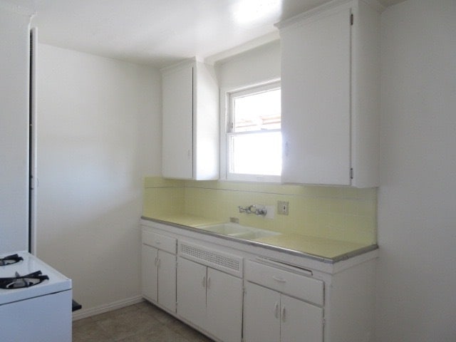 Building Photo - 1410 N Kenmore Ave