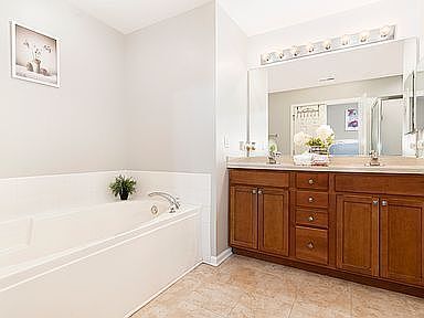 Foto del edificio - Stylish & Move-In Ready Home in Prime Aurora Location