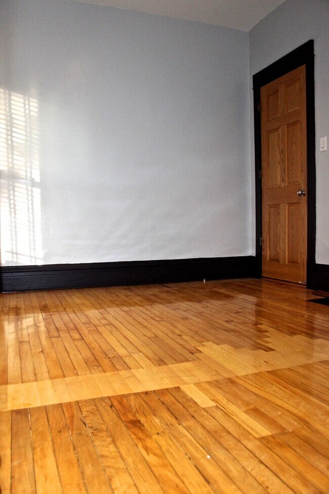 Building Photo - 2700 N Monticello Ave
