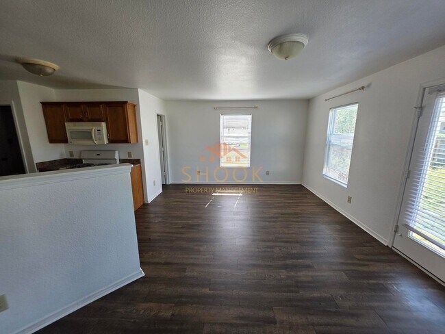 Building Photo - SOUTH SIDE LARGE 3 BR HOME
