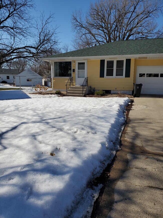 Your private duplex with a garage between units (garage is for owners unit) - 334 N Belmont Dr