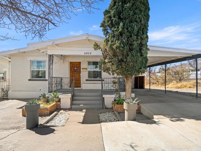 Building Photo - 1017 Maple St