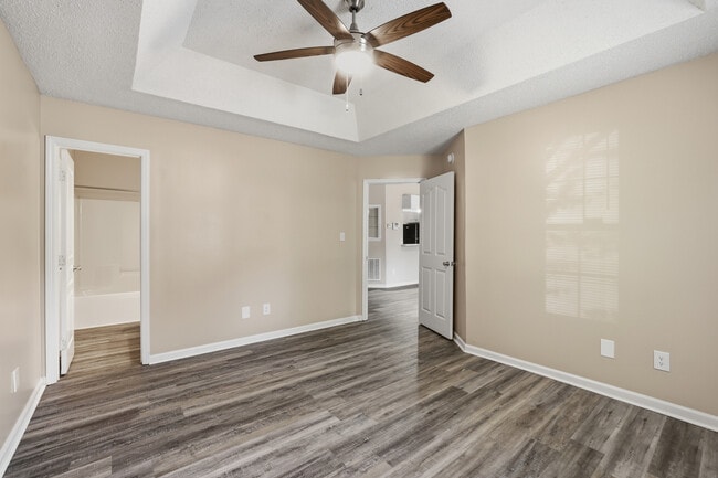 Building Photo - Sterling Pointe Apartments