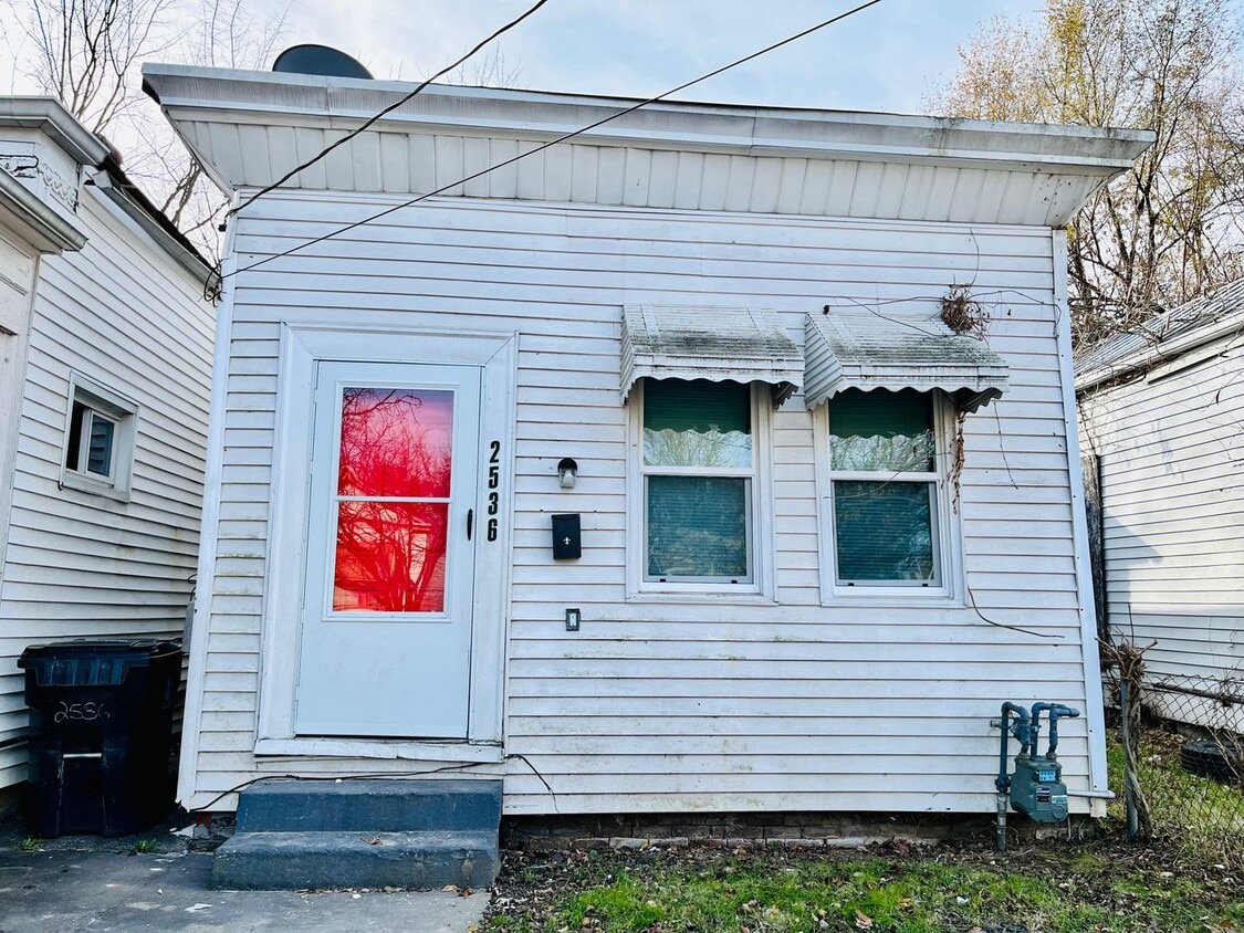 Primary Photo - Updated 2 bedroom Portland house- Section ...