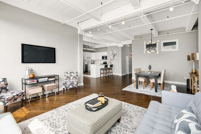 Building Photo - 411 S Sangamon St